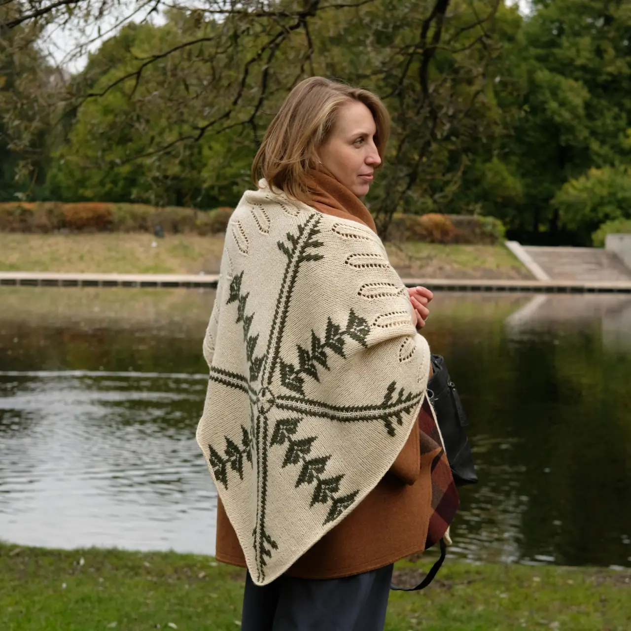 Описание Шаль Под сенью леса