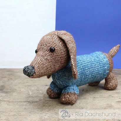 Набор для вязания игрушки спицами Ria Dachshund Hardicraft