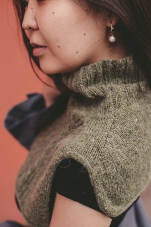 Описание Манишка CARE LINES - купить на Hollywool.ru