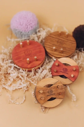 Помпонница Hollywool, размер S - красный D - купить на Hollywool.ru