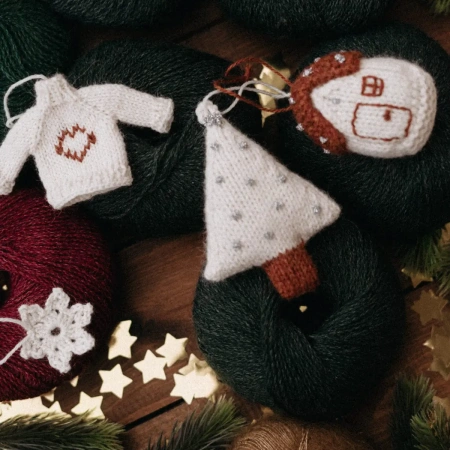 Описание Новогодний переполох (Елочные игрушки) - купить на Hollywool.ru