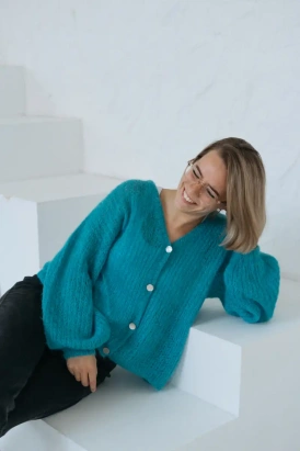 Кардиган Fluffy – бесплатное описание вязания
