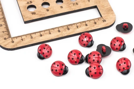 Пуговица "Ladybug" 18 мм (на ножке)