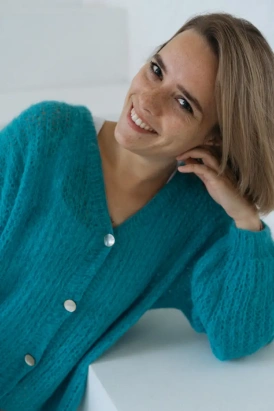 Кардиган Fluffy – бесплатное описание вязания
